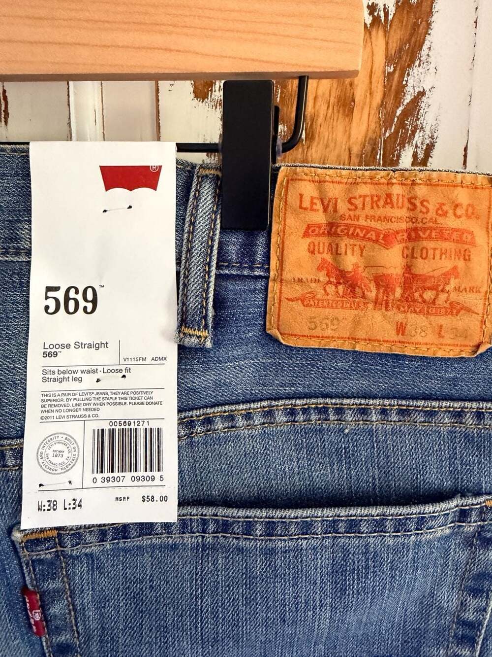 Levi's 569 Stone Washed Loose Straight Jeans 38x34 NWT - Picture 3 of 4